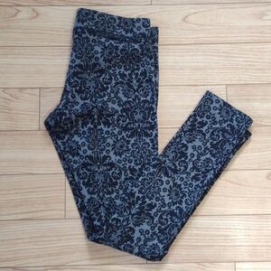 Aerie Black and Gray Brocade Design Leggings Size Medium